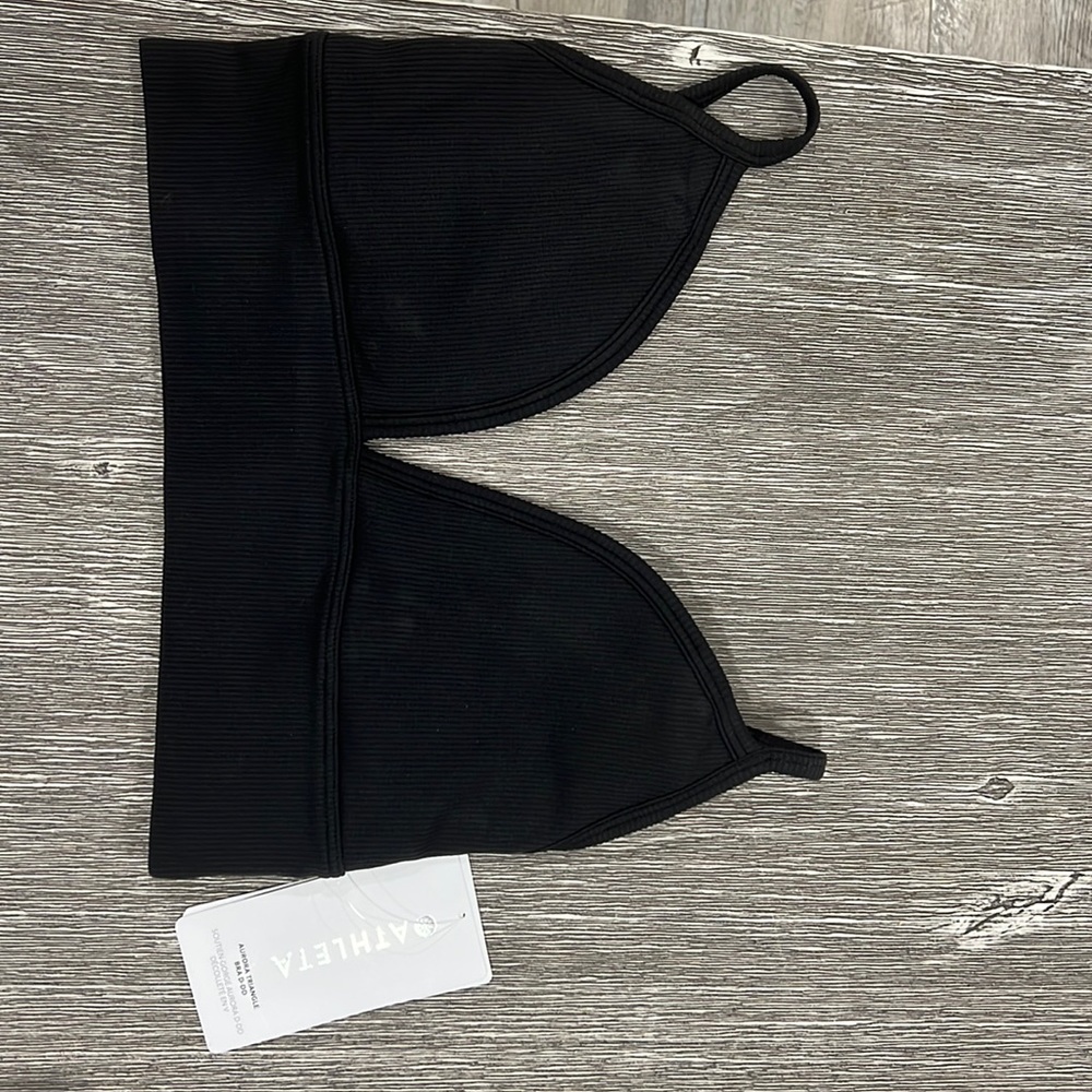 Athleta flattering Sports Bra